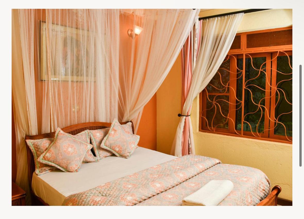 Country Lake Resort Garuga เอนเทบเบ้ ภายนอก รูปภาพ