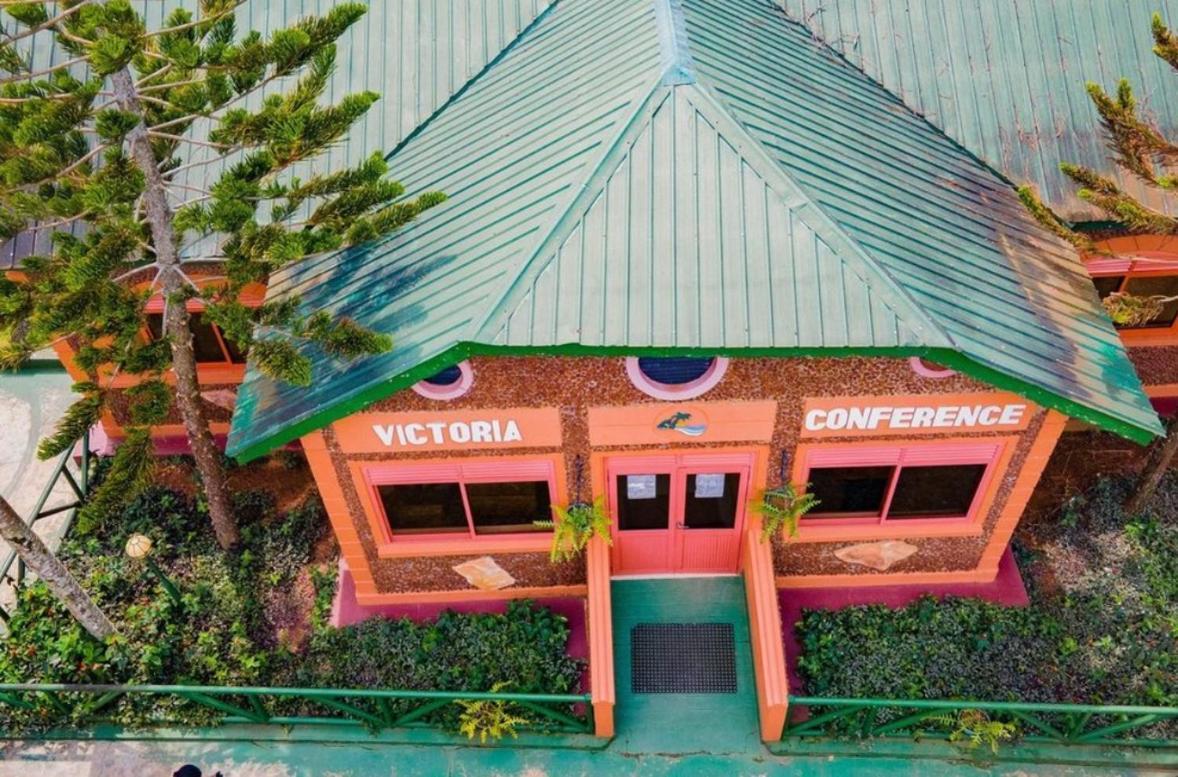 Country Lake Resort Garuga เอนเทบเบ้ ภายนอก รูปภาพ