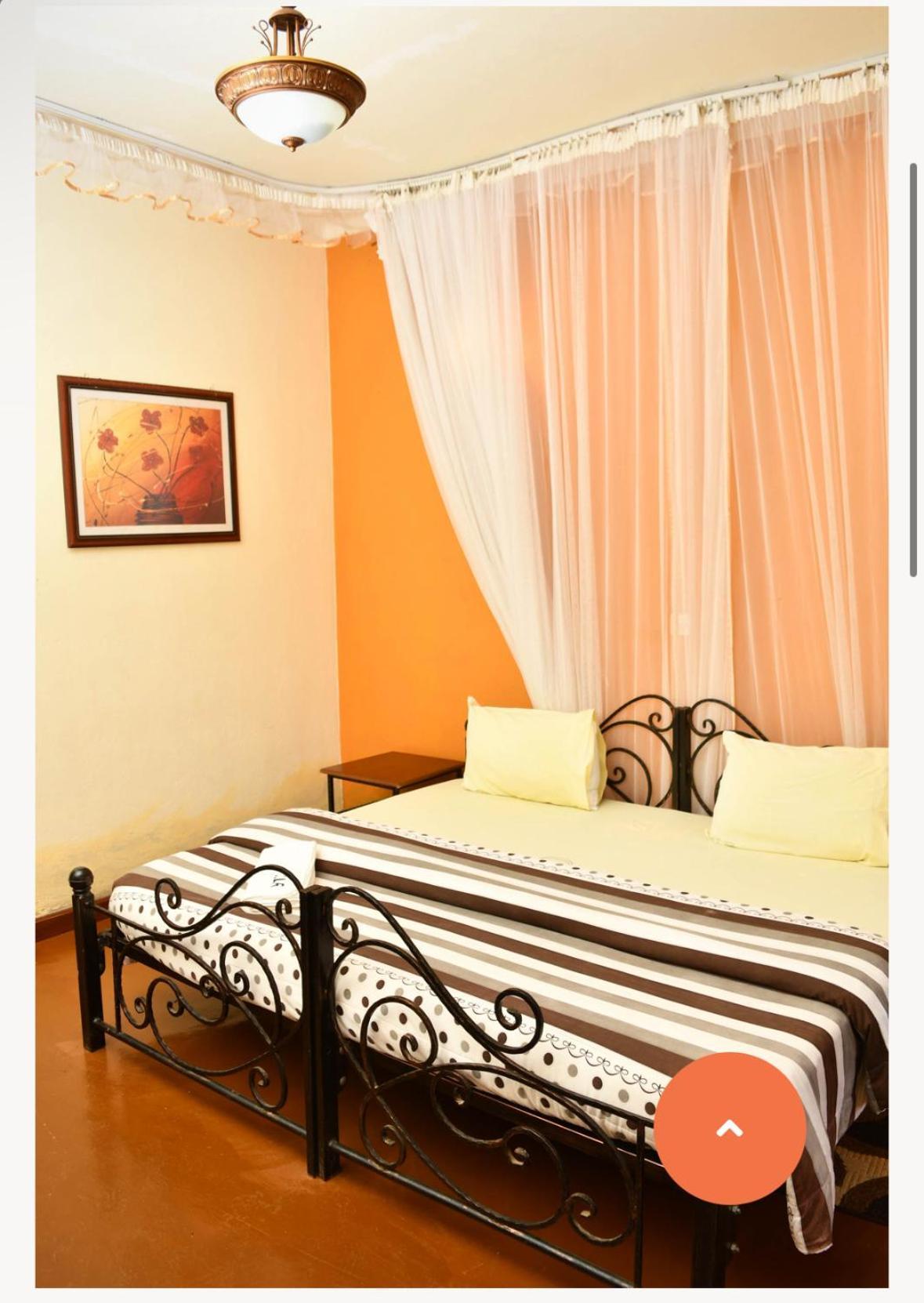 Country Lake Resort Garuga เอนเทบเบ้ ภายนอก รูปภาพ
