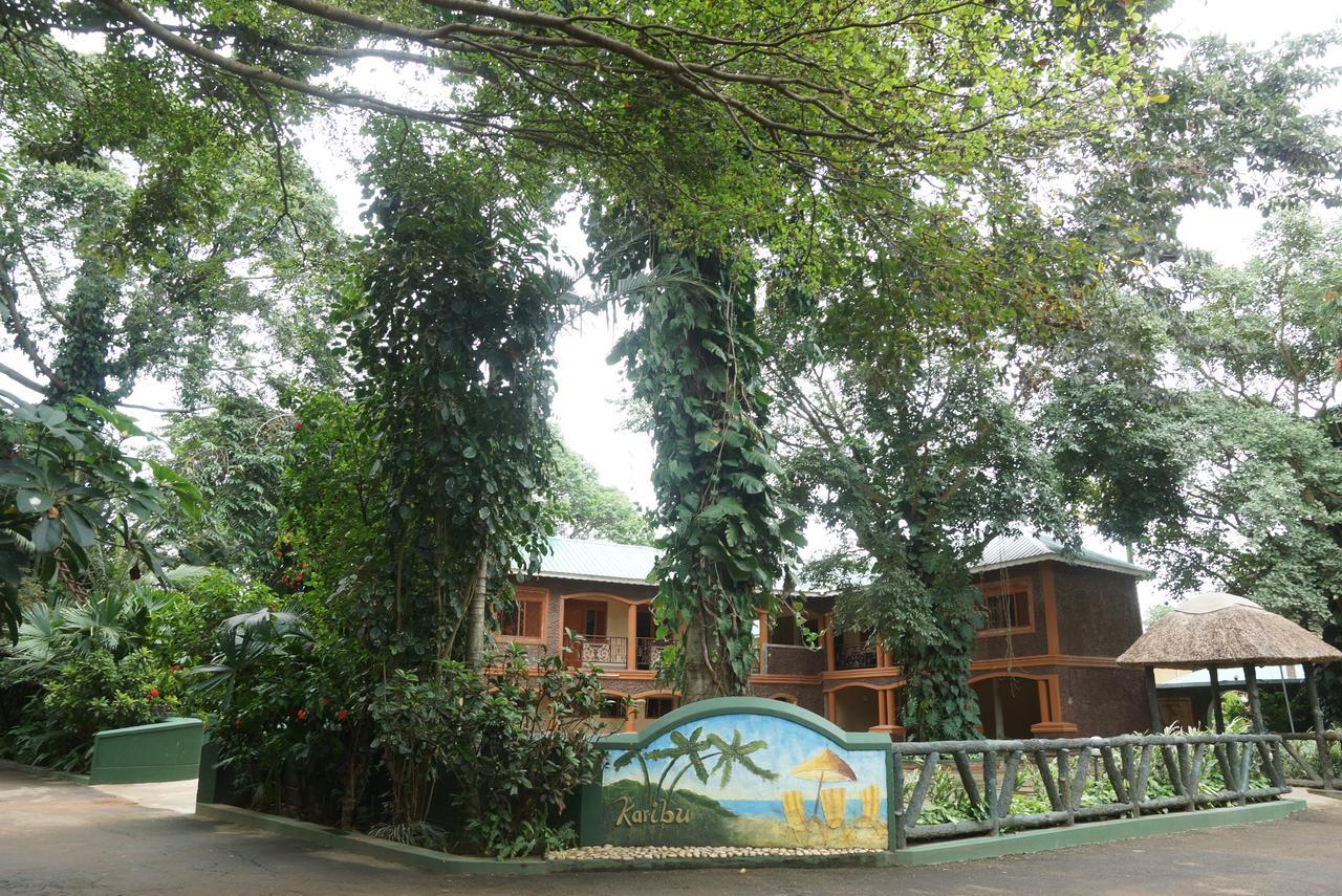 Country Lake Resort Garuga เอนเทบเบ้ ภายนอก รูปภาพ