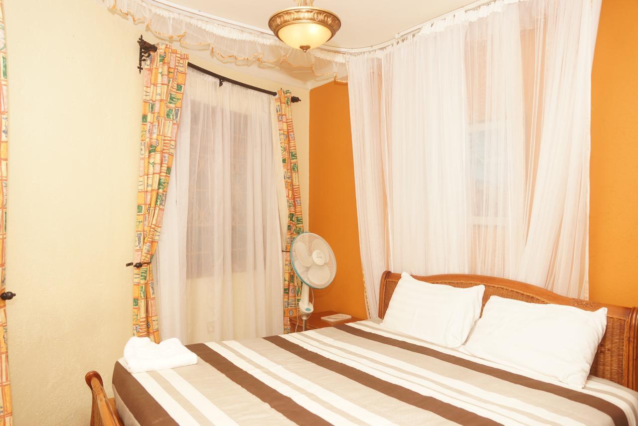 Country Lake Resort Garuga เอนเทบเบ้ ภายนอก รูปภาพ